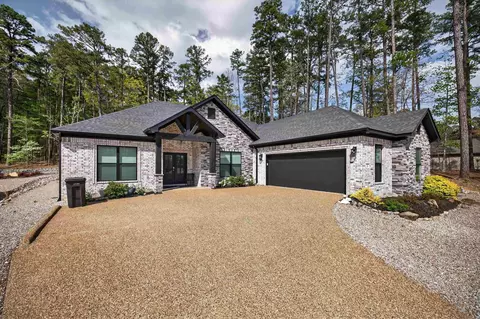 8 Siega Ln, Hot Springs Village, AR 71909
