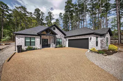 8 Siega Ln, Hot Springs Village, AR 71909