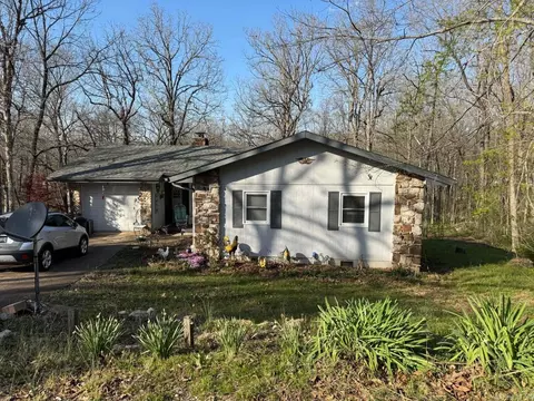 1 Powhatan Cir, Cherokee Village, AR 72529