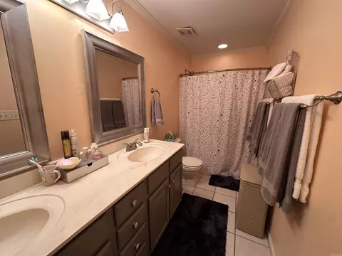 Bath - 1242 St Augustine Blvd, Trumann, AR 72472 photo 5 of 8