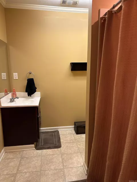 Bath - 1242 St Augustine Blvd, Trumann, AR 72472 photo 7 of 8