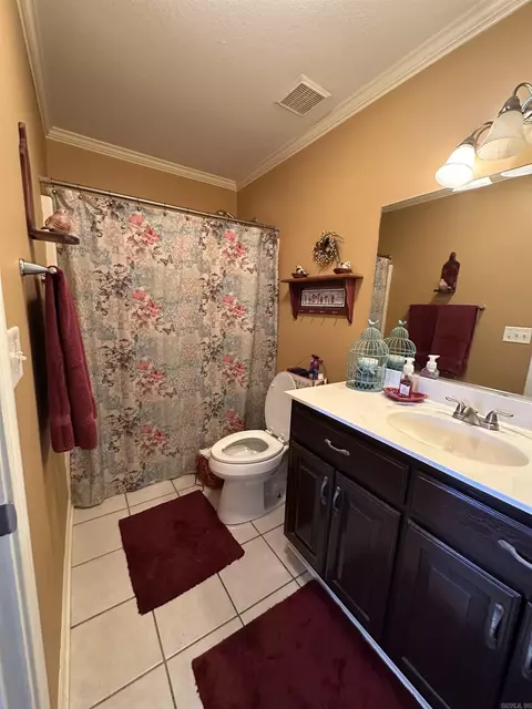 Bath - 1242 St Augustine Blvd, Trumann, AR 72472 photo 3 of 8