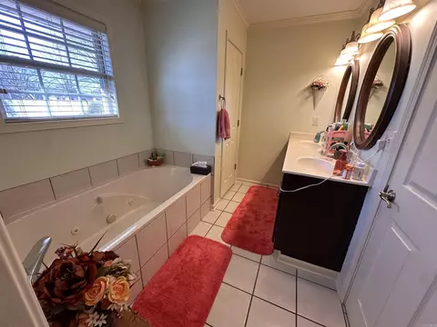 Bath - 1242 St Augustine Blvd, Trumann, AR 72472 photo 1 of 8