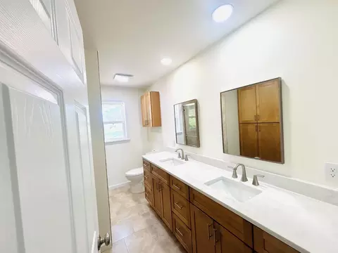 Bath - 233 S Mountain Rd, Marshall, AR 72650 photo 2 of 5