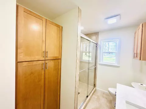 Bath - 233 S Mountain Rd, Marshall, AR 72650 photo 3 of 5