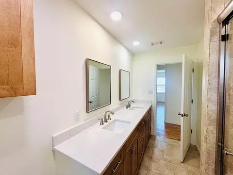 Bath - 233 S Mountain Rd, Marshall, AR 72650 photo 1 of 5