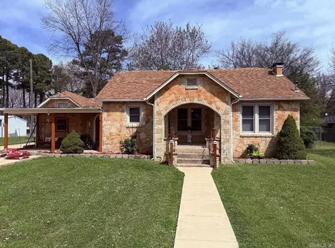 610 W 3rd St, Rector, AR 72461