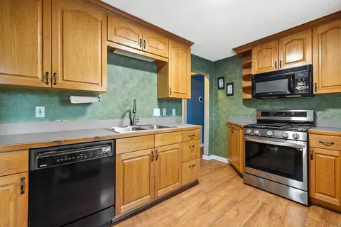 Kitchen - 419 Pearson St, Benton, AR 72015 photo 2 of 3