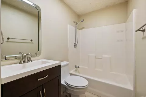 Bath - 419 Pearson St, Benton, AR 72015 photo 4 of 4