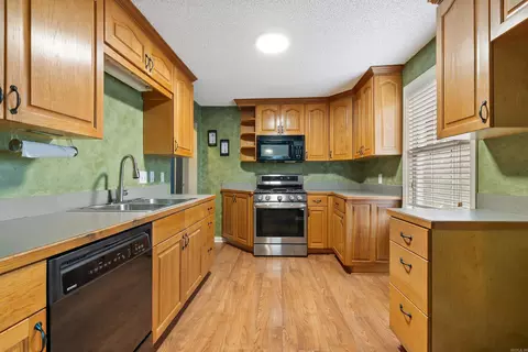 Kitchen - 419 Pearson St, Benton, AR 72015 photo 1 of 3