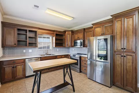 Kitchen - 23 Oak Tree Cir, Conway, AR 72032 photo 4 of 5
