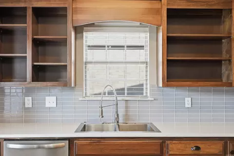 Kitchen - 23 Oak Tree Cir, Conway, AR 72032 photo 2 of 5