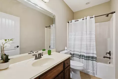 Bath - 23 Oak Tree Cir, Conway, AR 72032 photo 1 of 2