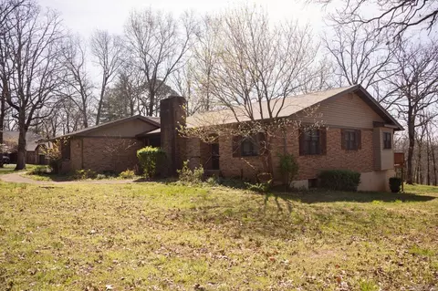 2110 Cambridge Dr, West Plains, MO 65775
