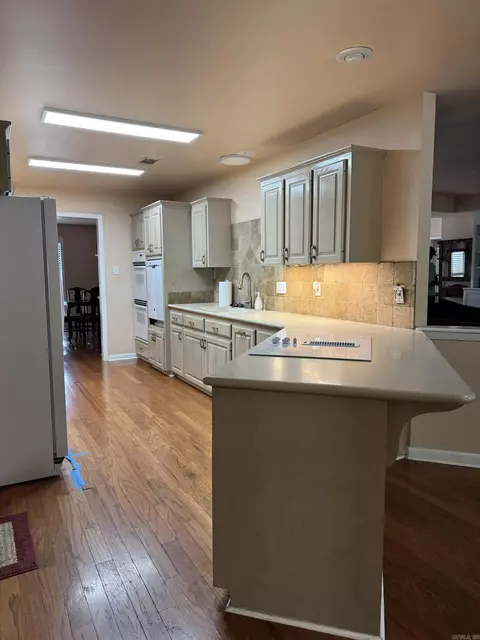 Kitchen - 912 Nottingham Ct, Benton, AR 72019 photo 1 of 6