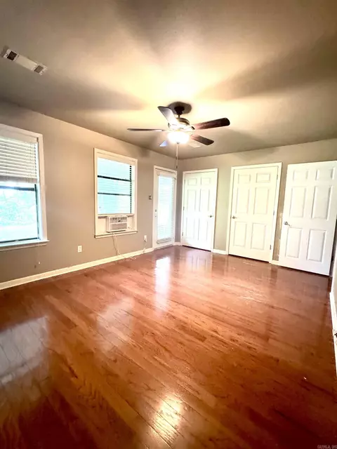 Bedroom - 912 Nottingham Ct, Benton, AR 72019 photo 2 of 2