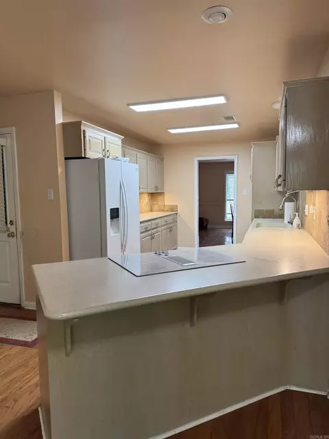 Kitchen - 912 Nottingham Ct, Benton, AR 72019 photo 2 of 6