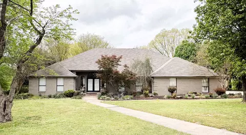 912 Nottingham Ct, Benton, AR 72019