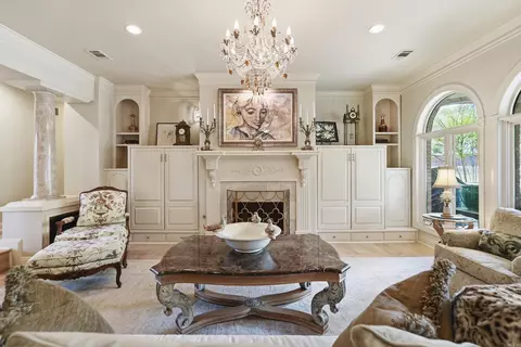 Living - 343 Pippinpost Dr, Conway, AR 72034 photo 4 of 10