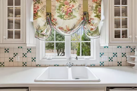 Kitchen - 343 Pippinpost Dr, Conway, AR 72034 photo 4 of 6