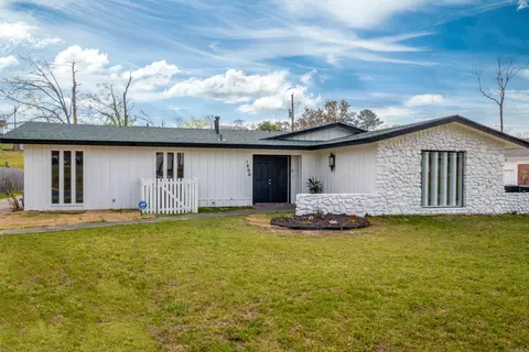 1800 Old Forge Dr, Little Rock, AR 72227