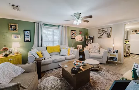 Living - 604 Denton St, Benton, AR 72015 photo 1 of 1