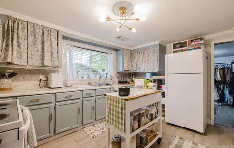 Kitchen - 604 Denton St, Benton, AR 72015 photo 1 of 3