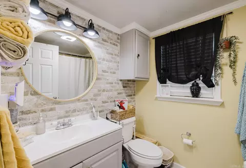 Bath - 604 Denton St, Benton, AR 72015 photo 1 of 1