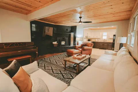 Living - 92 Cinnamon Ln, Mount Ida, AR 71957 photo 7 of 7