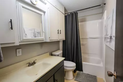 Bath - 92 Cinnamon Ln, Mount Ida, AR 71957 photo 1 of 6