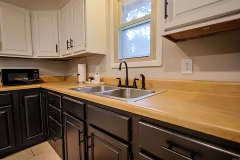 Kitchen - 92 Cinnamon Ln, Mount Ida, AR 71957 photo 3 of 4