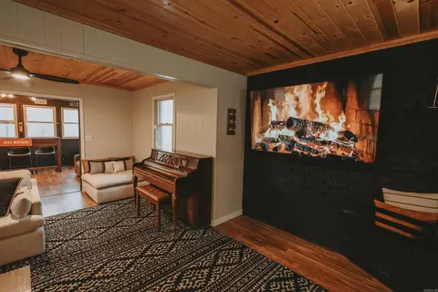 Living - 92 Cinnamon Ln, Mount Ida, AR 71957 photo 4 of 7