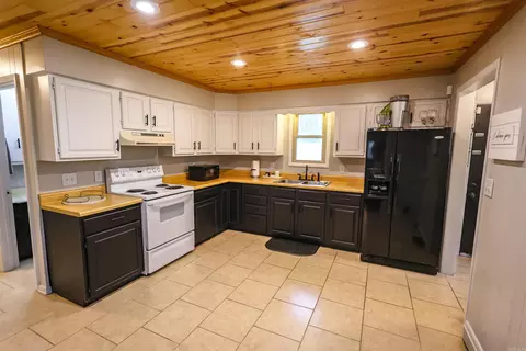 Kitchen - 92 Cinnamon Ln, Mount Ida, AR 71957 photo 1 of 4