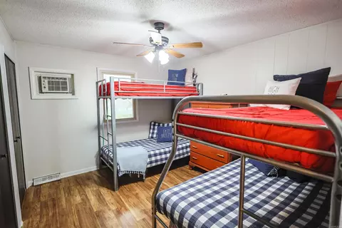Bedroom - 92 Cinnamon Ln, Mount Ida, AR 71957 photo 3 of 6
