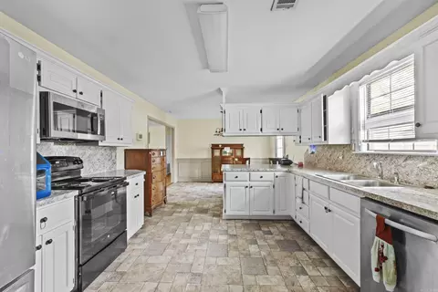 Kitchen - 1017 Highland Blvd, Cabot, AR 72023 photo 4 of 4