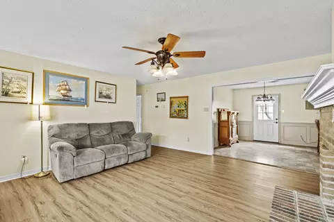 Living - 1017 Highland Blvd, Cabot, AR 72023 photo 4 of 5