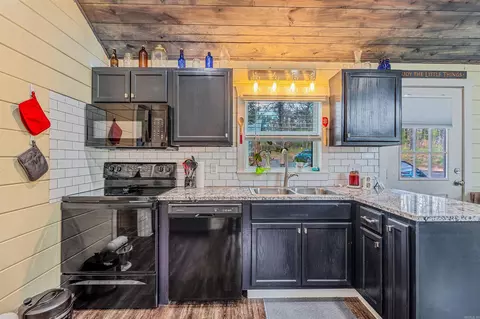 Kitchen - 10 Ole Taylor Cv, Cabot, AR 72023 photo 3 of 4