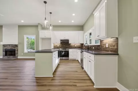 Kitchen - 14930 Janet Ln, Mabelvale, AR 72103 photo 2 of 3