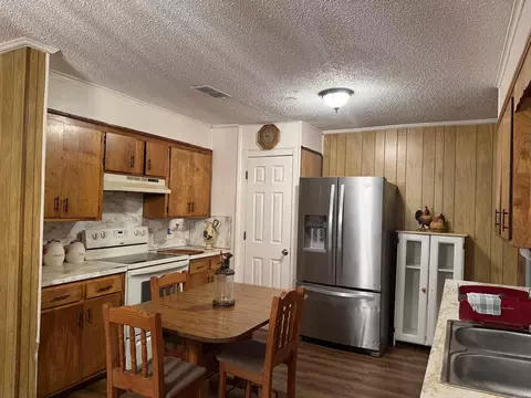 Kitchen - 4308 W 17th, Pine Bluff, AR 71603 photo 2 of 2