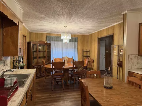 Dining - 4308 W 17th, Pine Bluff, AR 71603 photo 1 of 1