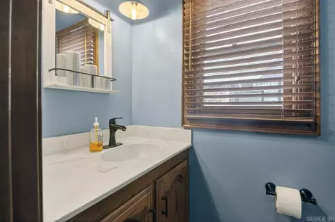 Bath - 21718 Peach Tree Ln, Hensley, AR 72065 photo 2 of 7