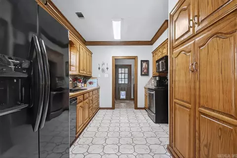 Entry Way - 21718 Peach Tree Ln, Hensley, AR 72065 photo 2 of 3