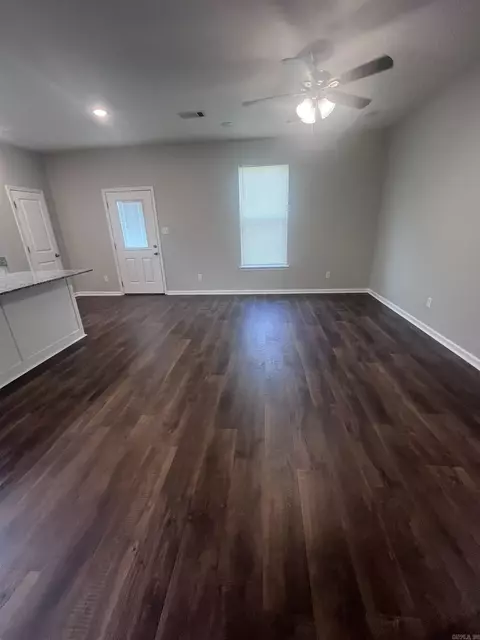 Living - 2010 Jackman, Benton, AR 72015 photo 1 of 2