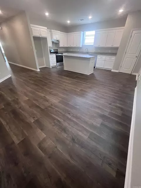 Kitchen - 2010 Jackman, Benton, AR 72015 photo 3 of 3