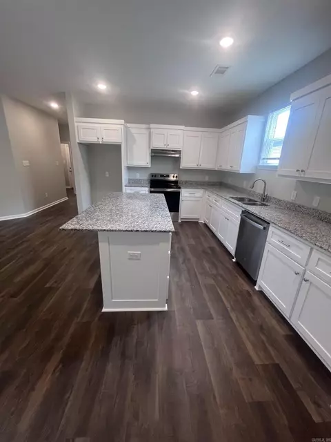 Kitchen - 2010 Jackman, Benton, AR 72015 photo 1 of 3