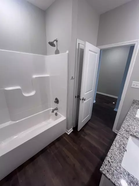 Bath - 2010 Jackman, Benton, AR 72015 photo 5 of 7