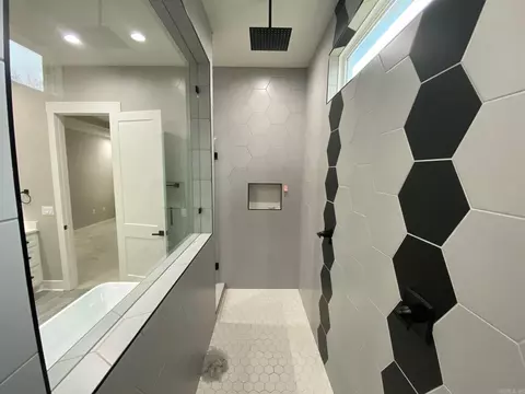 Bath - 8616 Congo Rd, Benton, AR 72019 photo 6 of 6