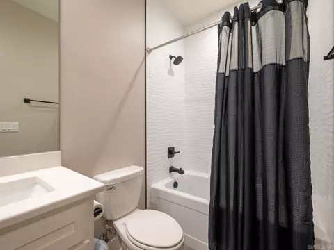 Bath - 8616 Congo Rd, Benton, AR 72019 photo 3 of 6