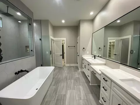 Bath - 8616 Congo Rd, Benton, AR 72019 photo 4 of 6