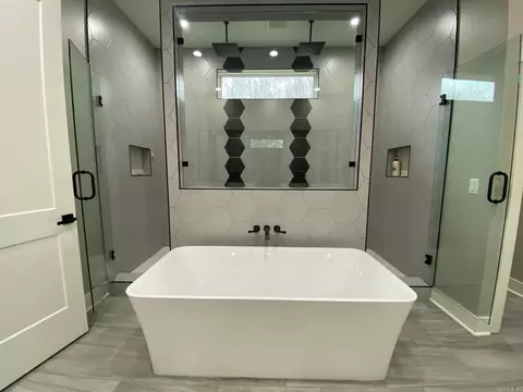 Bath - 8616 Congo Rd, Benton, AR 72019 photo 5 of 6